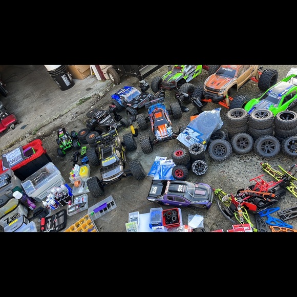 My collection of rc cars I hate to sell but n need of a new truck a real one - Picture 10 of 11